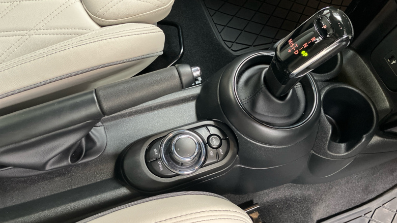 MINI Hatchback 1.5 Cooper Exclusive 3dr Auto Petrol Hatchback